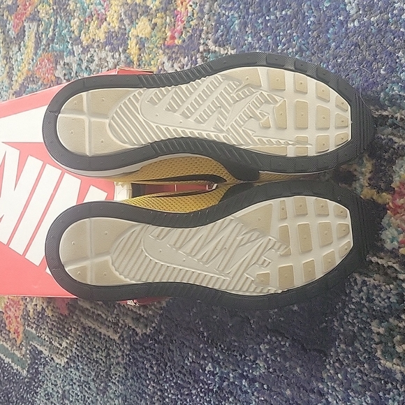 NEW NIKE ROSHE ONE - Picture 4 of 6